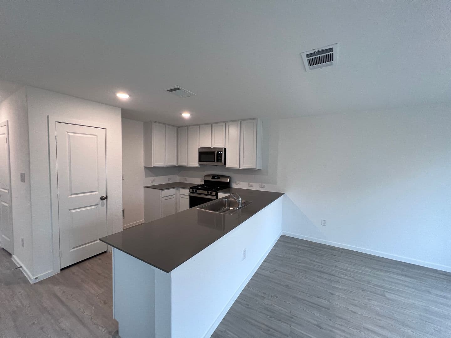 San Antonio House: 7623-Aston Cross