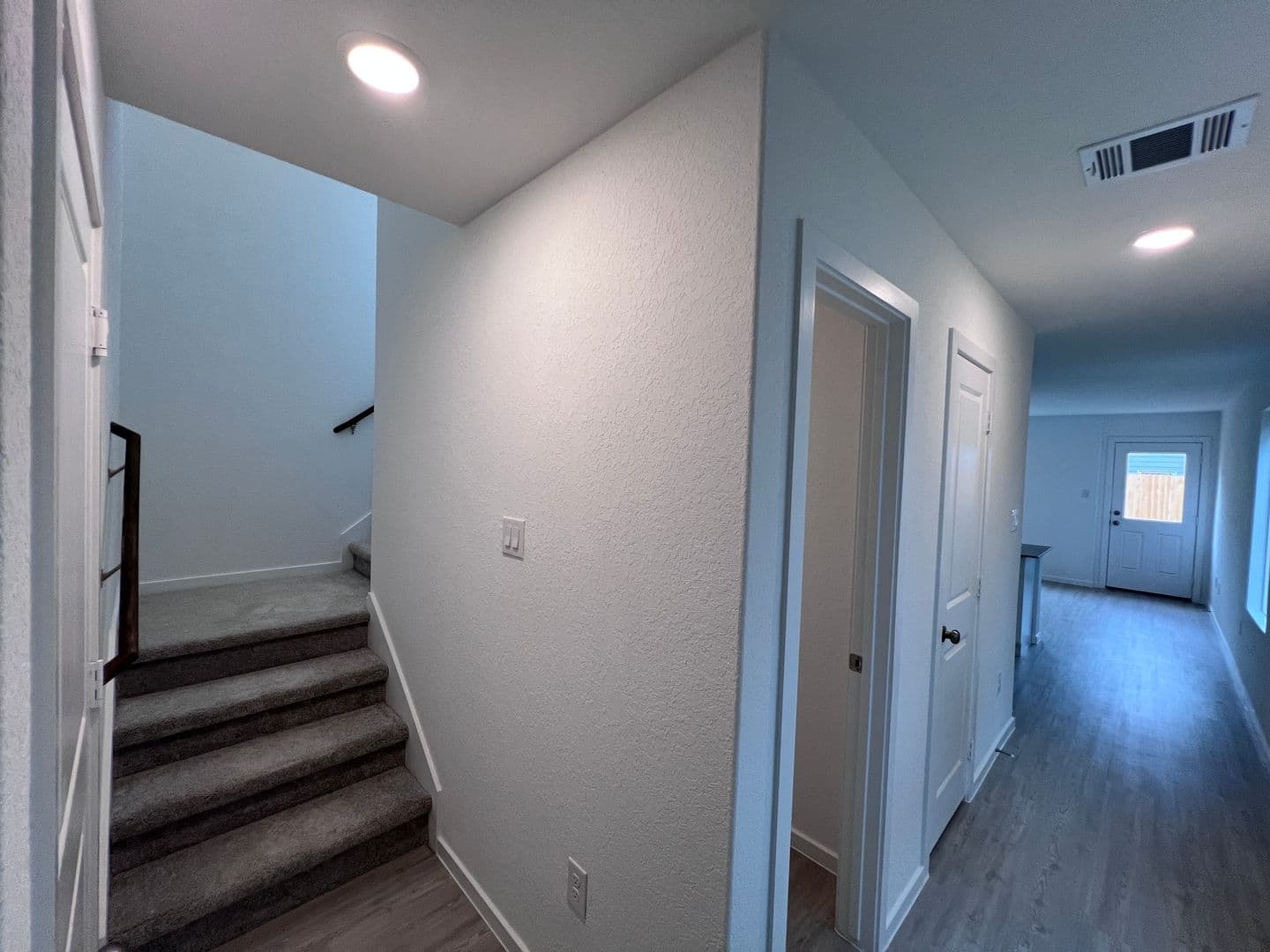 San Antonio House: 7623-Aston Cross