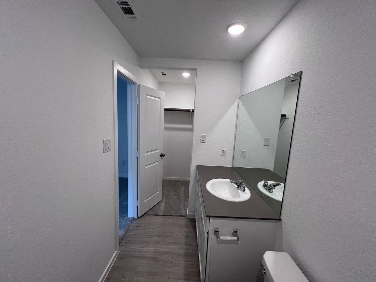 San Antonio House: 7623-Aston Cross