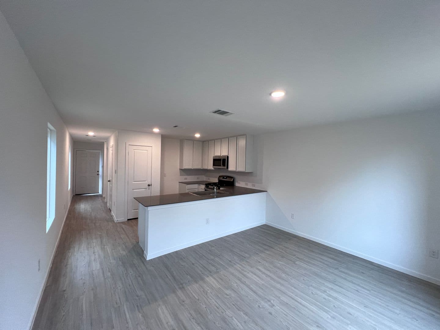 San Antonio House: 7623-Aston Cross