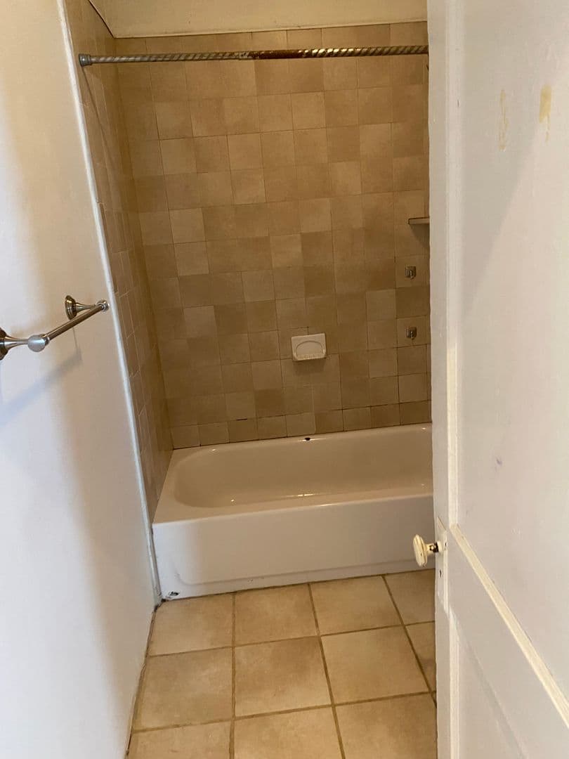 Medford Apartment: 20-22 Greenleaf Avenue