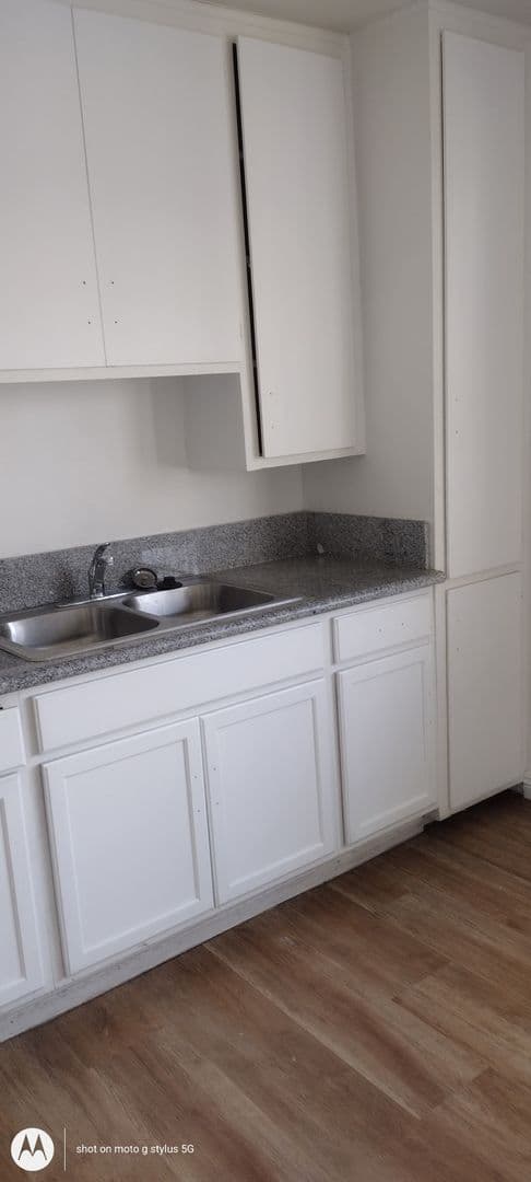 Los Angeles Apartment: 960 S New Hampshire Avenue