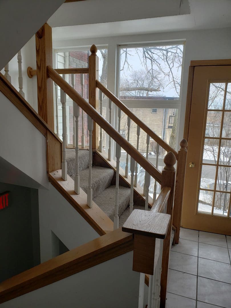 Waukegan Apartment: 2635 & 2713 W Cornelia