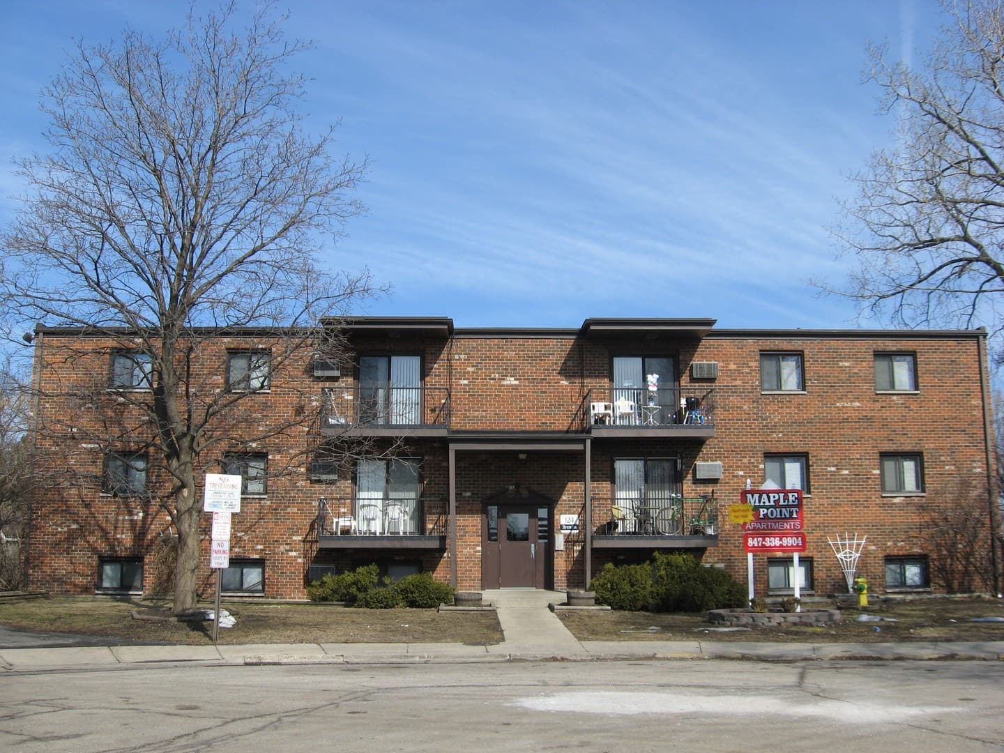 Waukegan Apartment: 116 & 124 Drew Lane