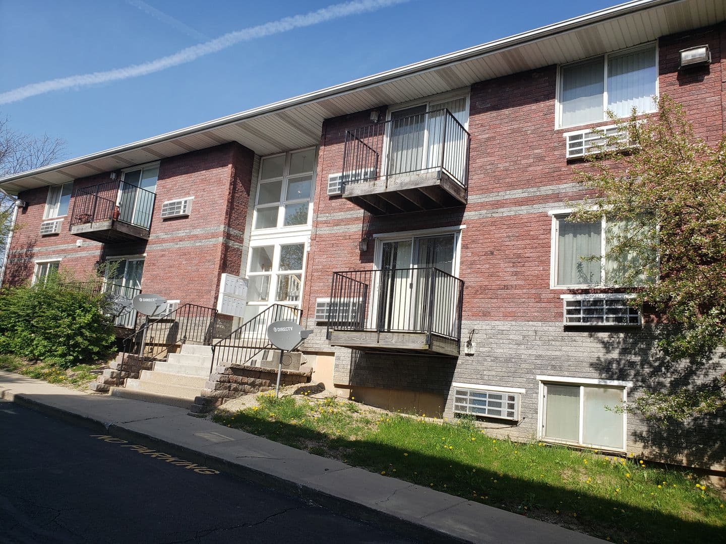 Waukegan Apartment: 2635 & 2713 W Cornelia