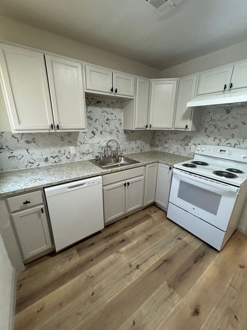 Lawton House: 1529 NW Smith