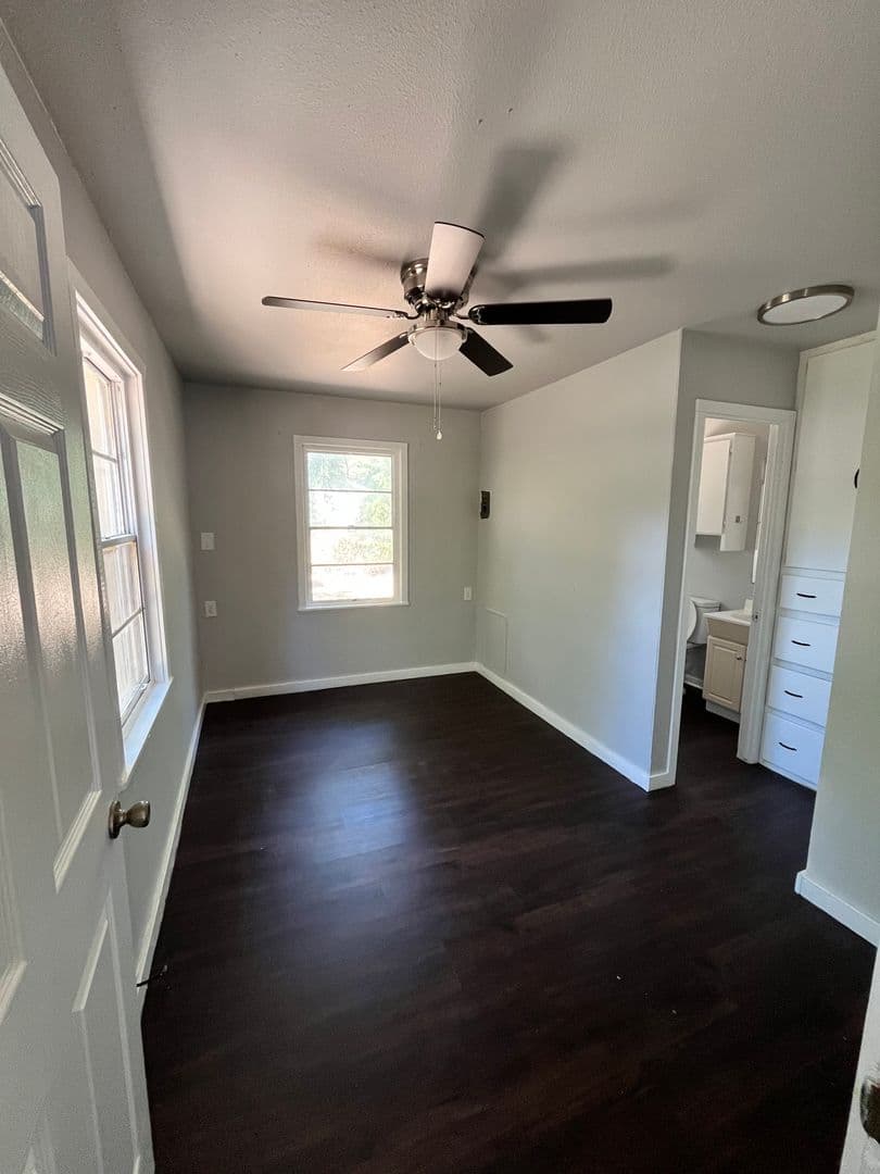 Lawton House: 910 SW 7th St
