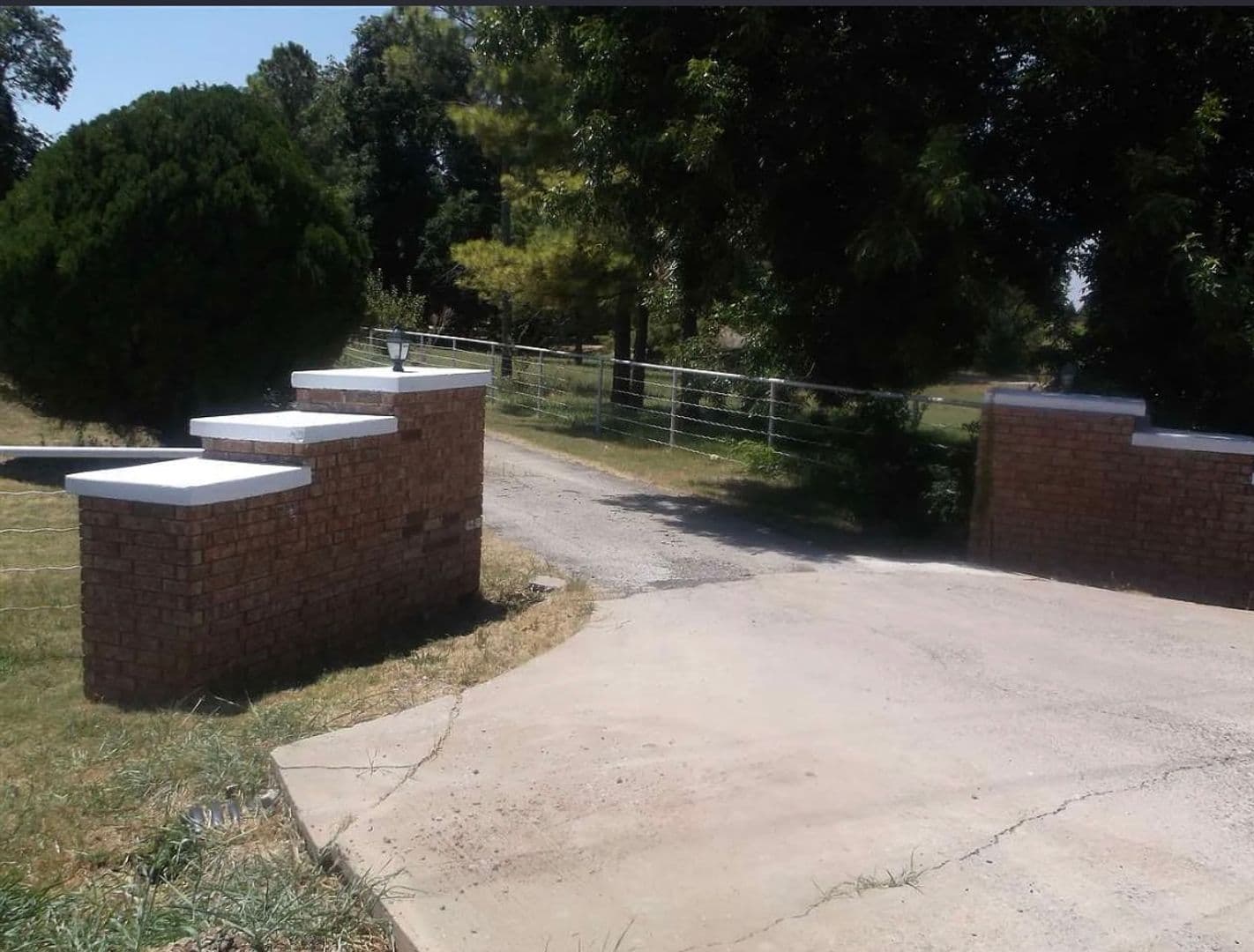 Lawton House: 5401 Southeast Bishop Road