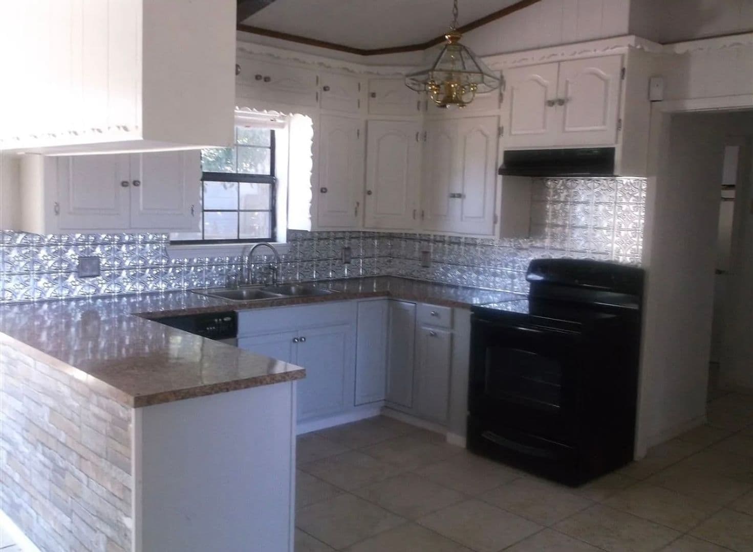 Lawton House: 5401 Southeast Bishop Road