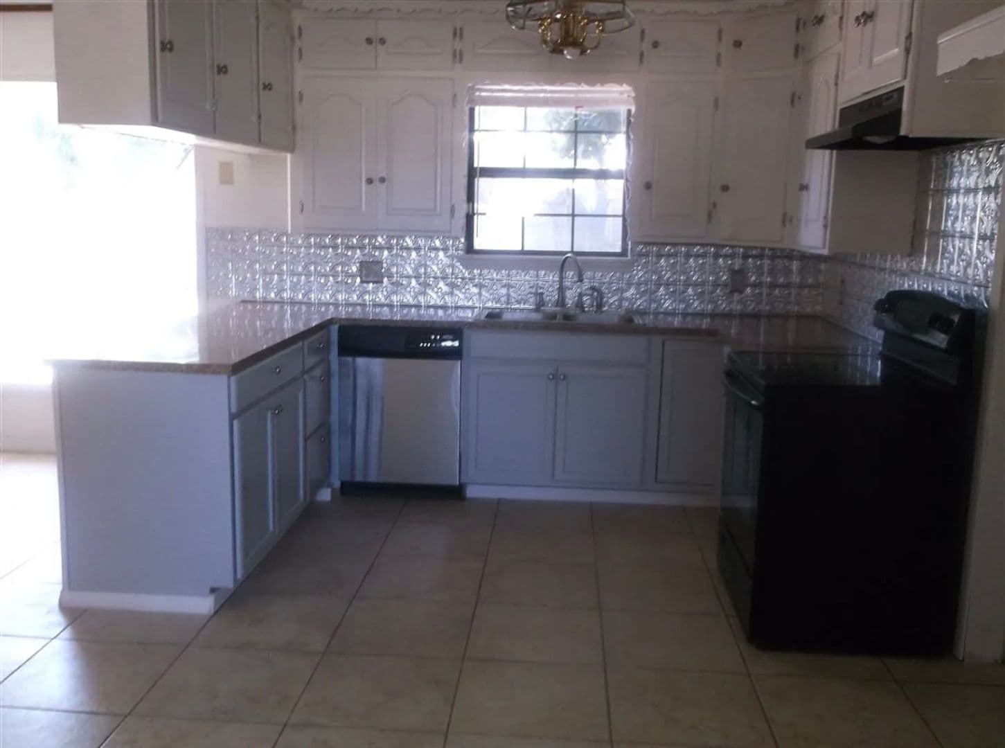Lawton House: 5401 Southeast Bishop Road