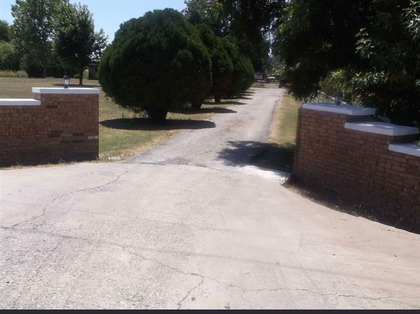Lawton House: 5401 Southeast Bishop Road
