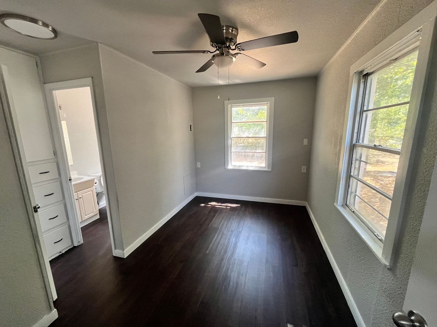 Lawton House: 910 SW 7th St