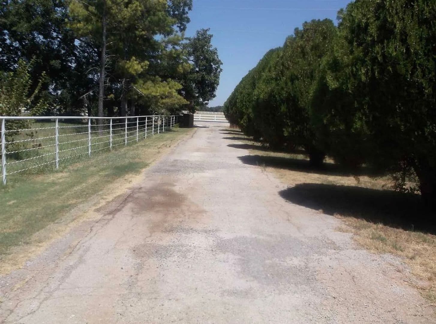 Lawton House: 5401 Southeast Bishop Road