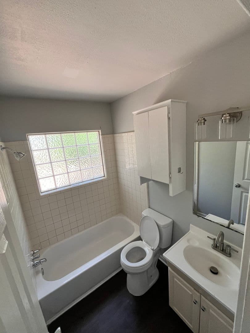 Lawton House: 910 SW 7th St