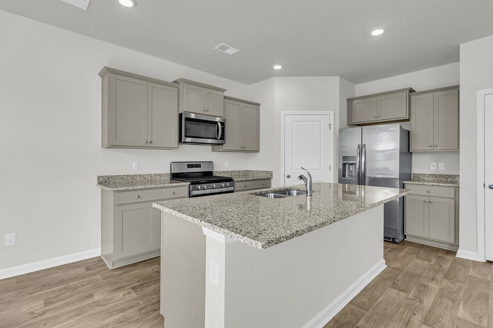 Summerville House: 509 Red Twig Rd