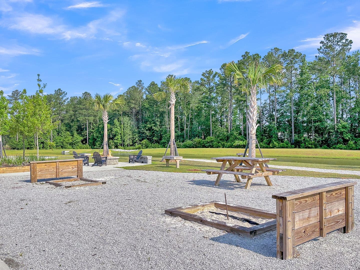 Summerville House: 509 Red Twig Rd