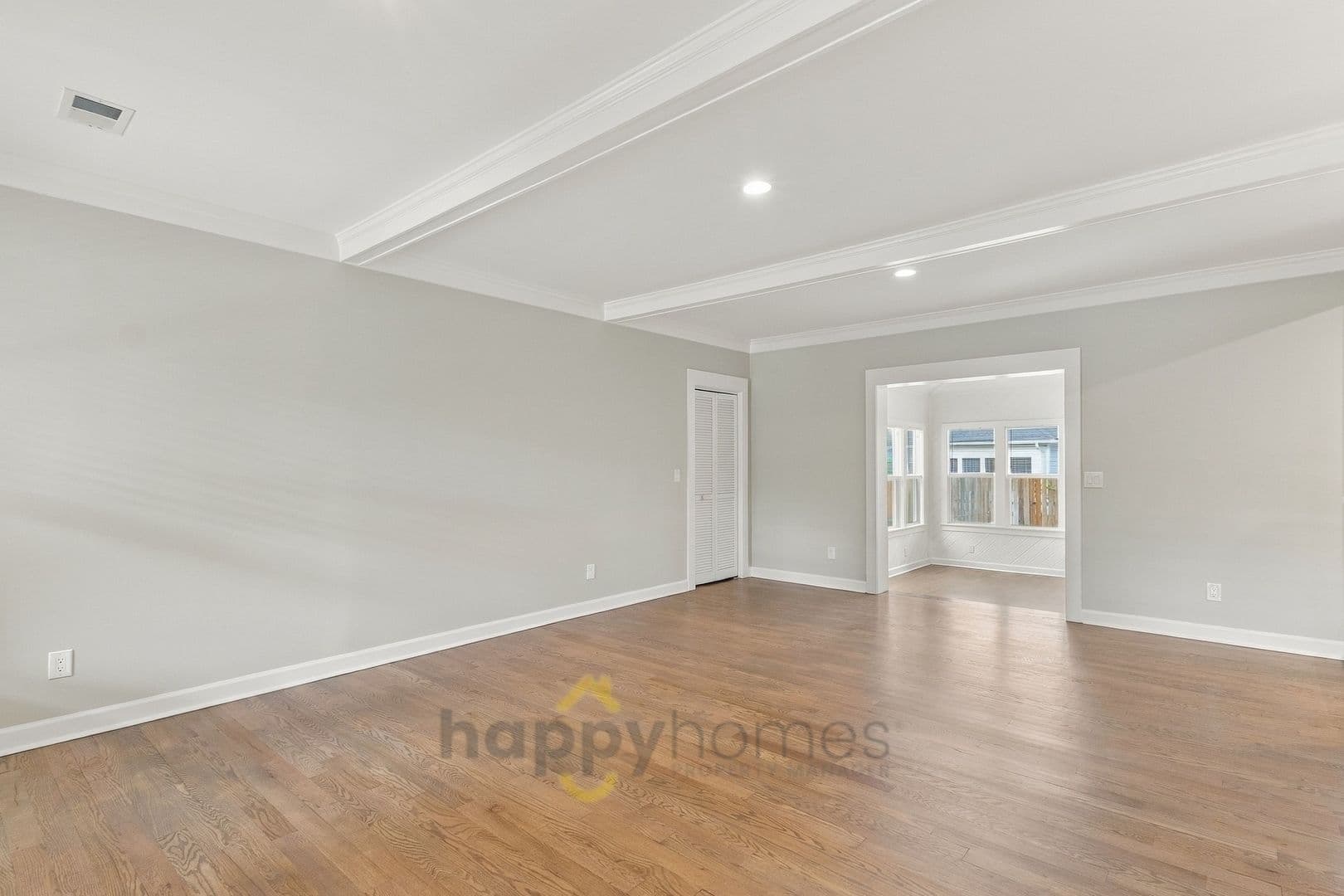 Summerville House: 111 Flicker Lane