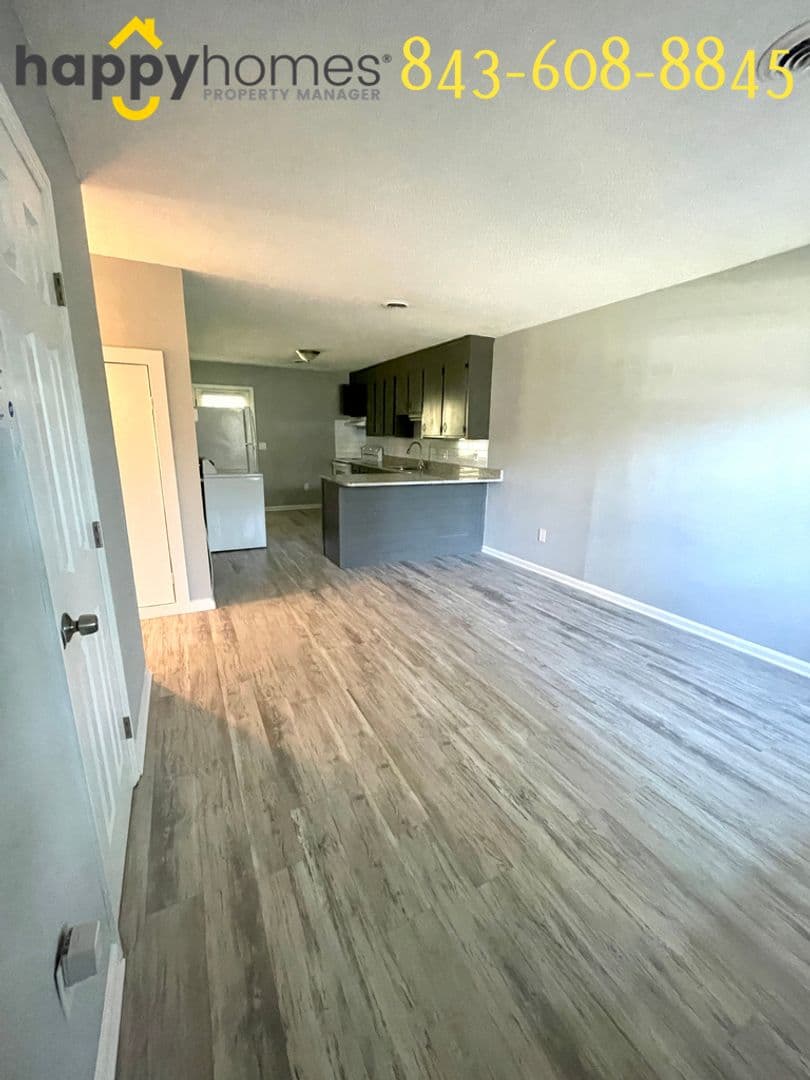 Charleston Apartment: 1559 Brookbank Avenue Unit A