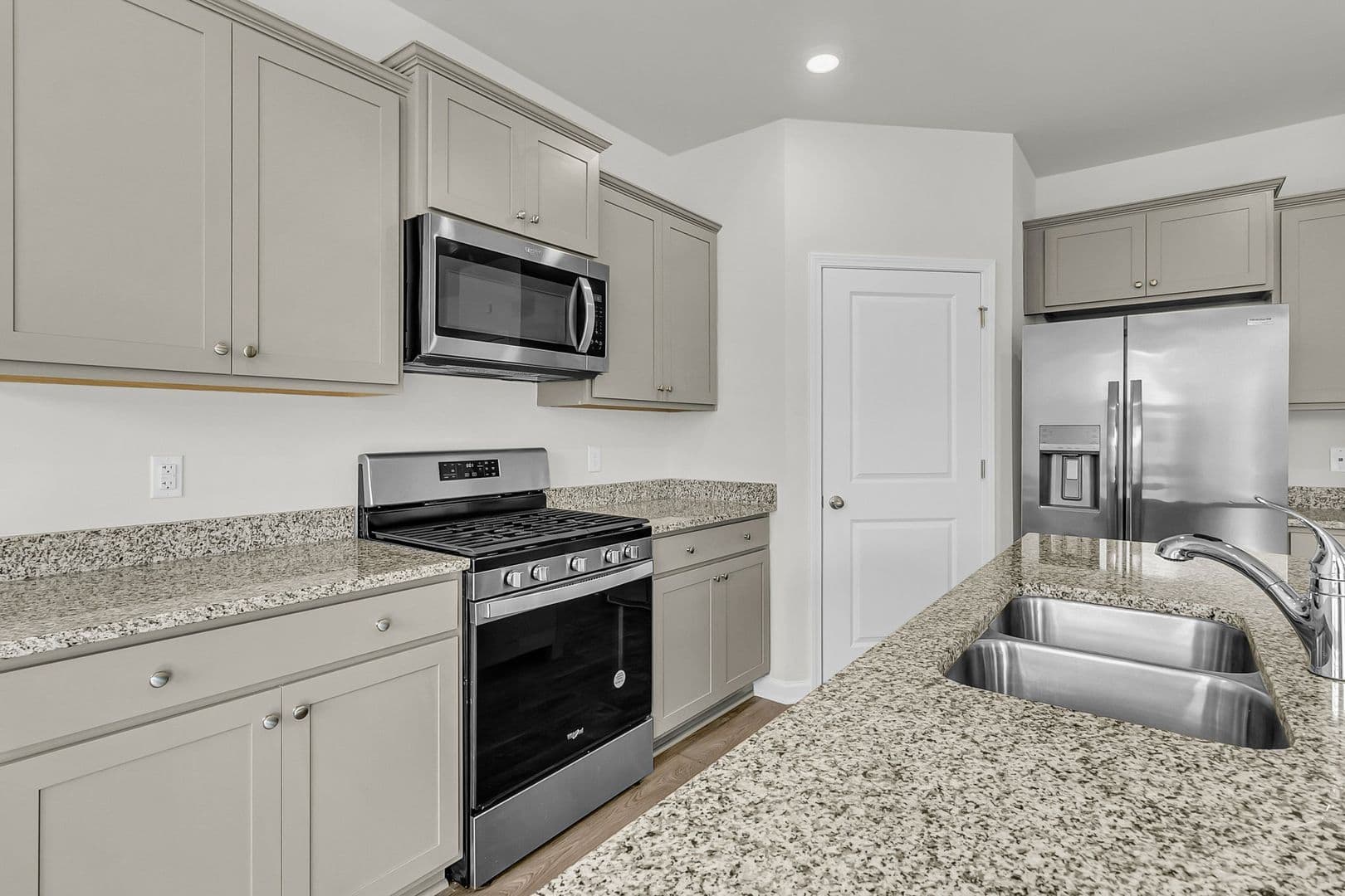 Summerville House: 509 Red Twig Rd