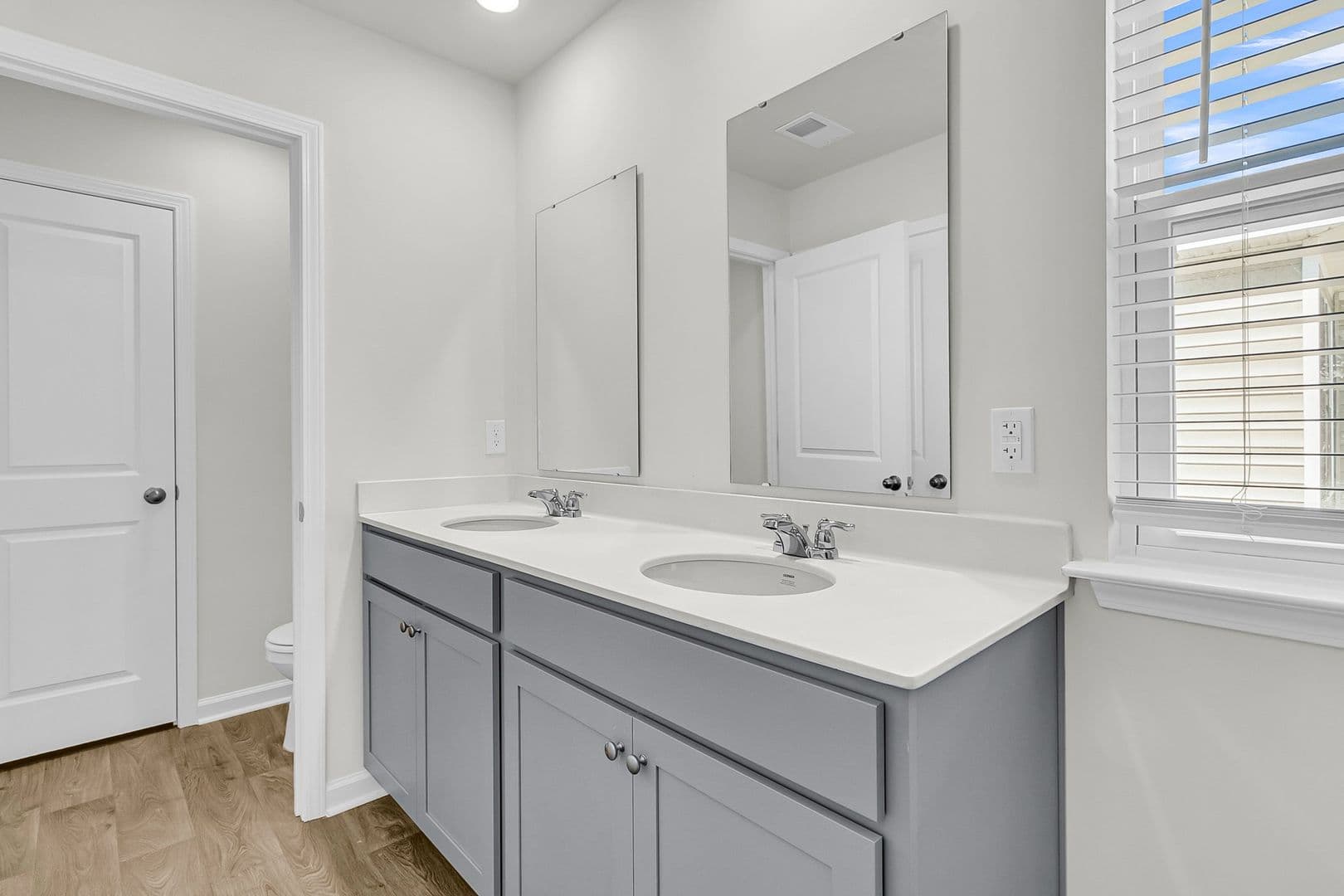 Summerville House: 509 Red Twig Rd