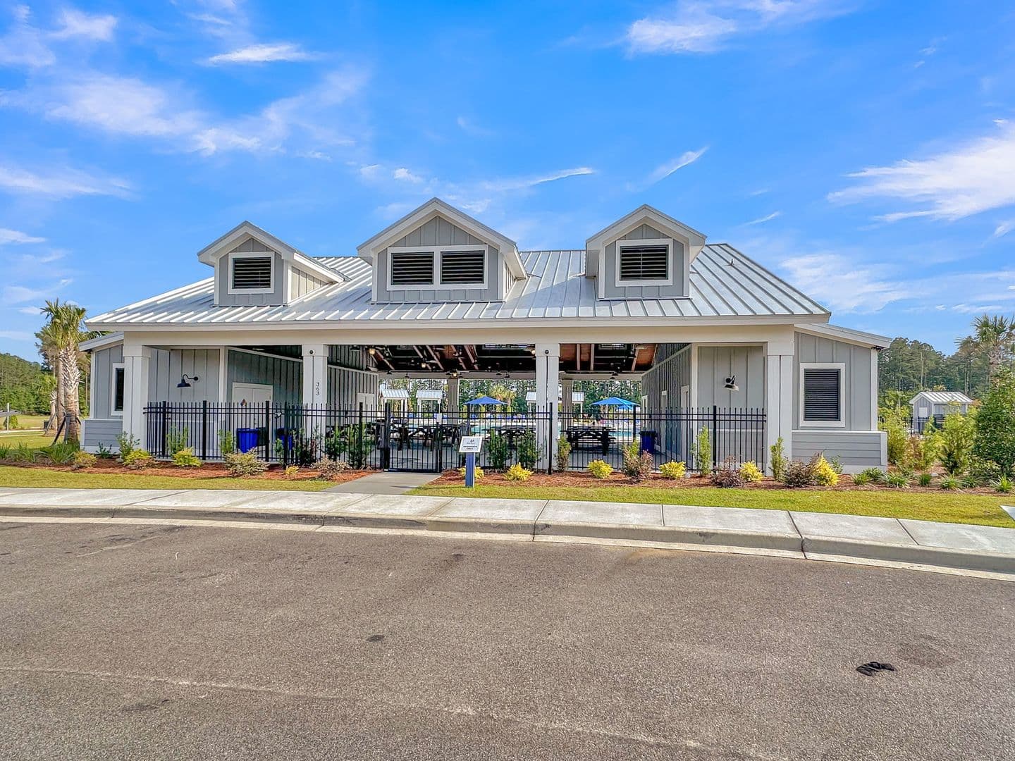 Summerville House: 509 Red Twig Rd
