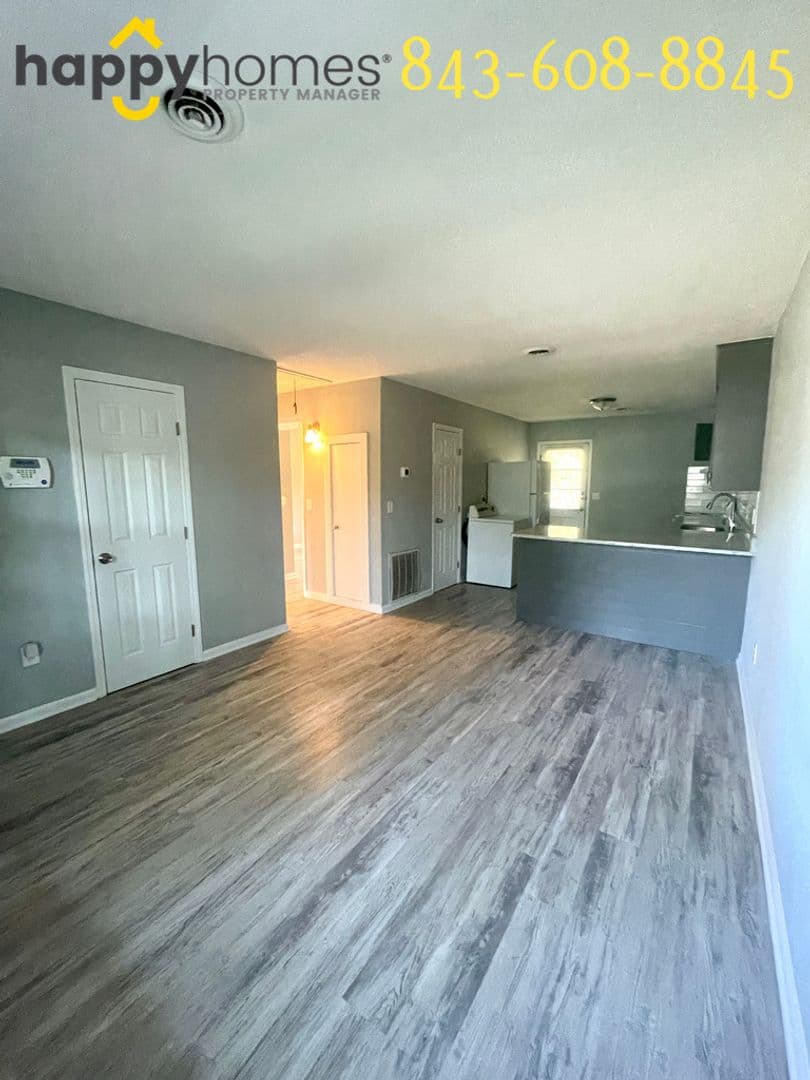 Charleston Apartment: 1559 Brookbank Avenue Unit A