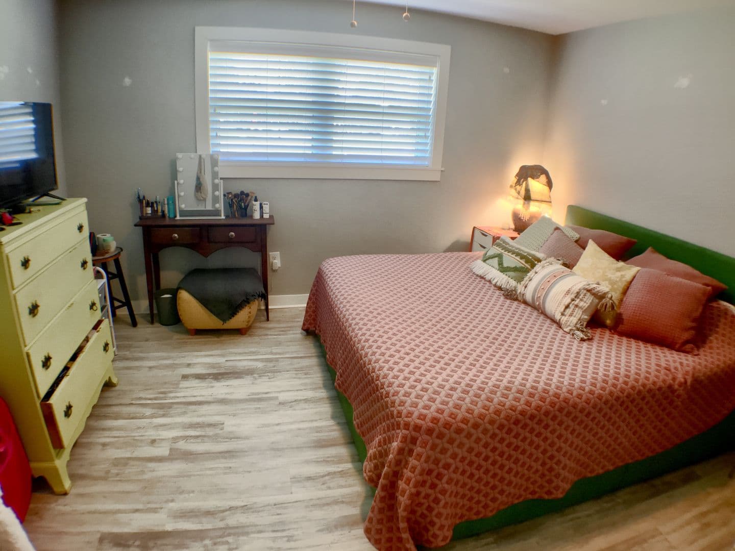 Charleston Apartment: 1556 Kemper Avenue Unit B