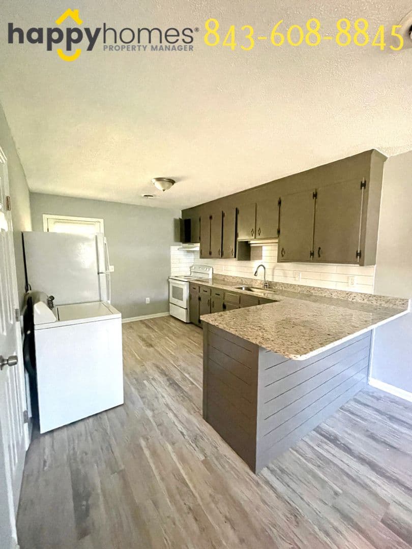 Charleston Apartment: 1559 Brookbank Avenue Unit A