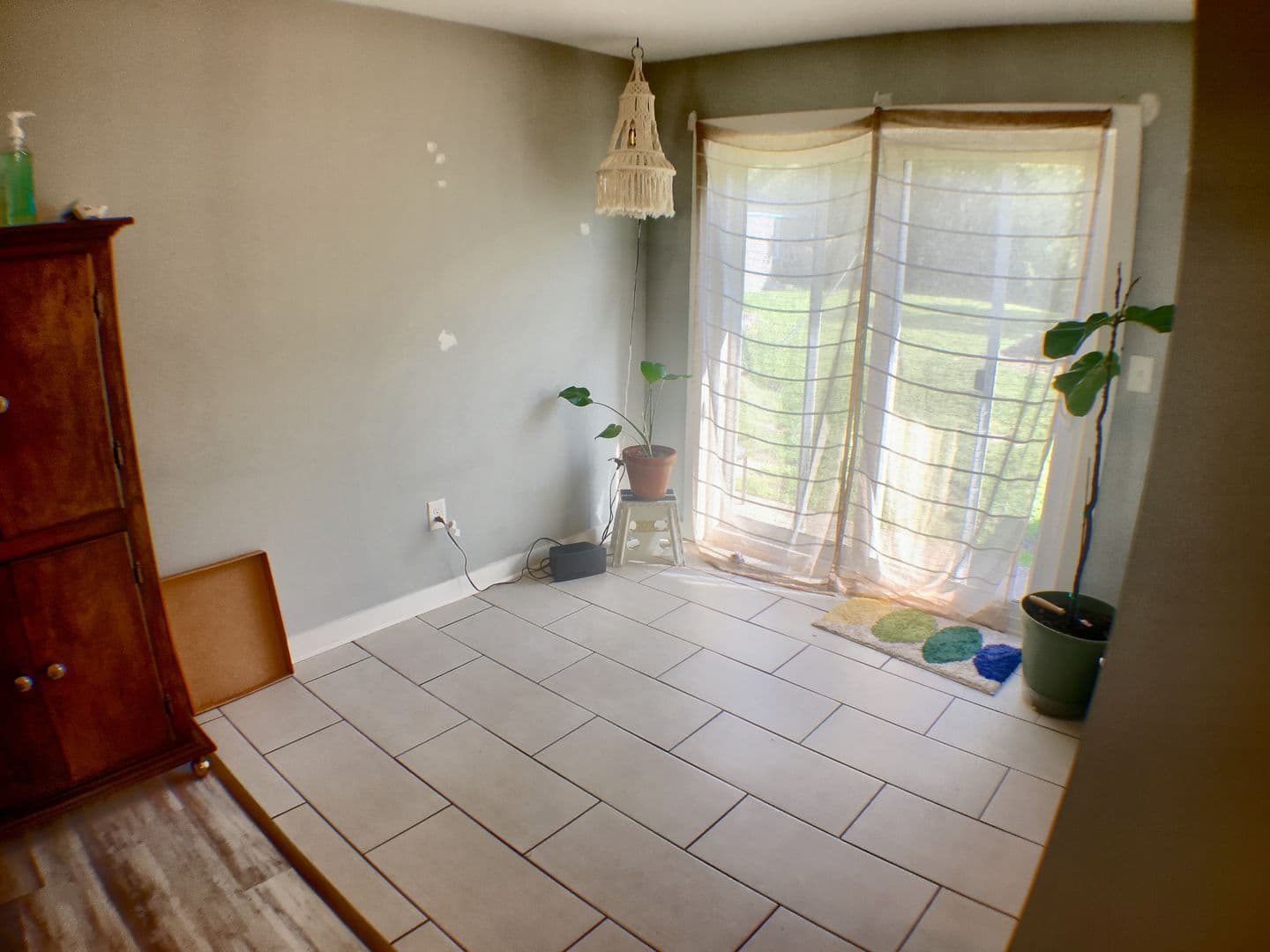 Charleston Apartment: 1556 Kemper Avenue Unit B