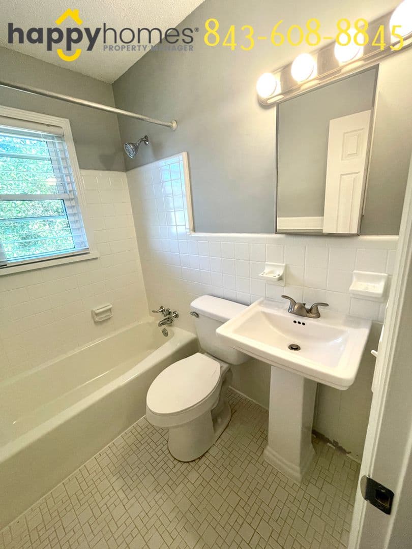 Charleston Apartment: 1559 Brookbank Avenue Unit A