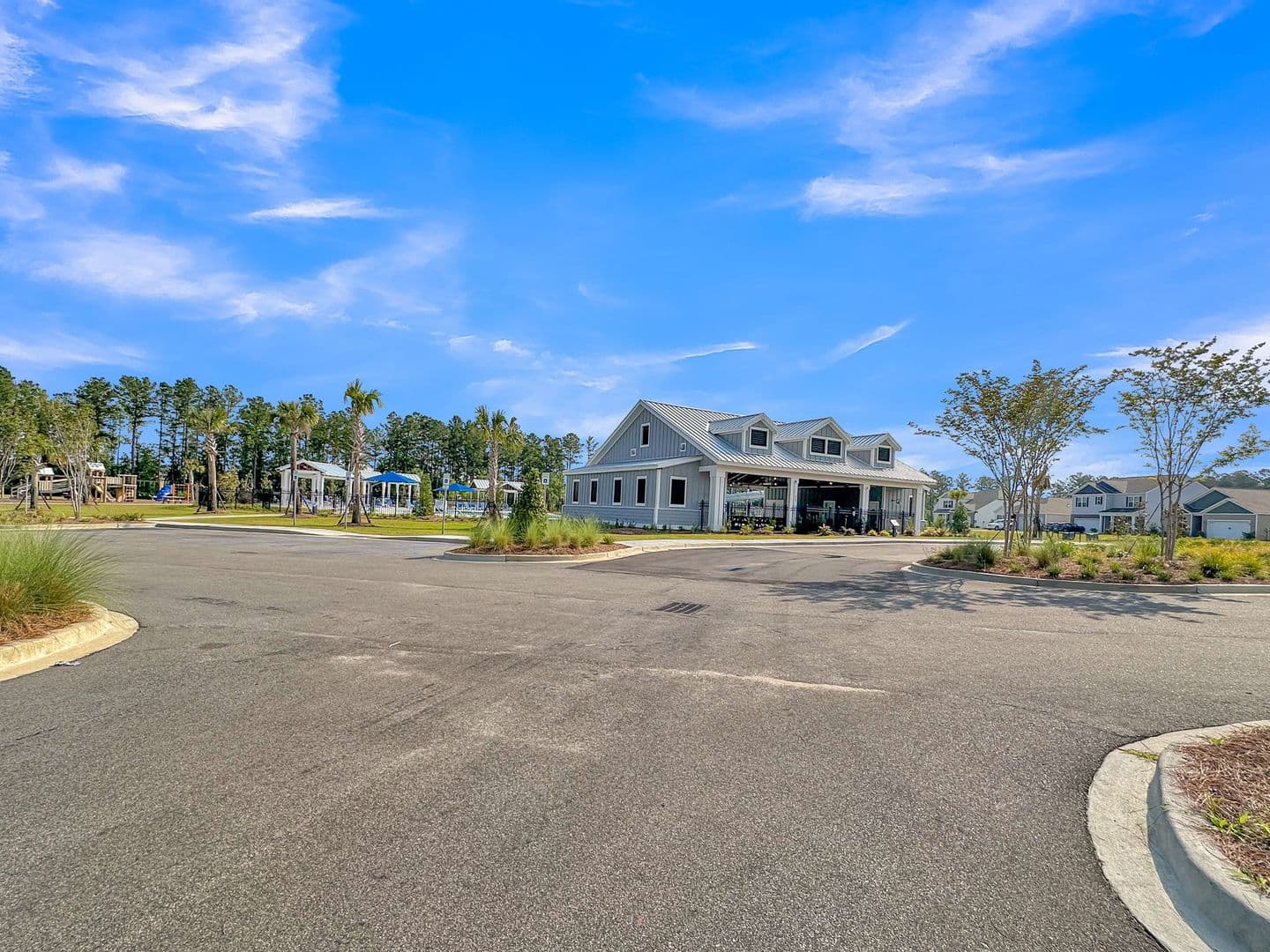 Summerville House: 509 Red Twig Rd