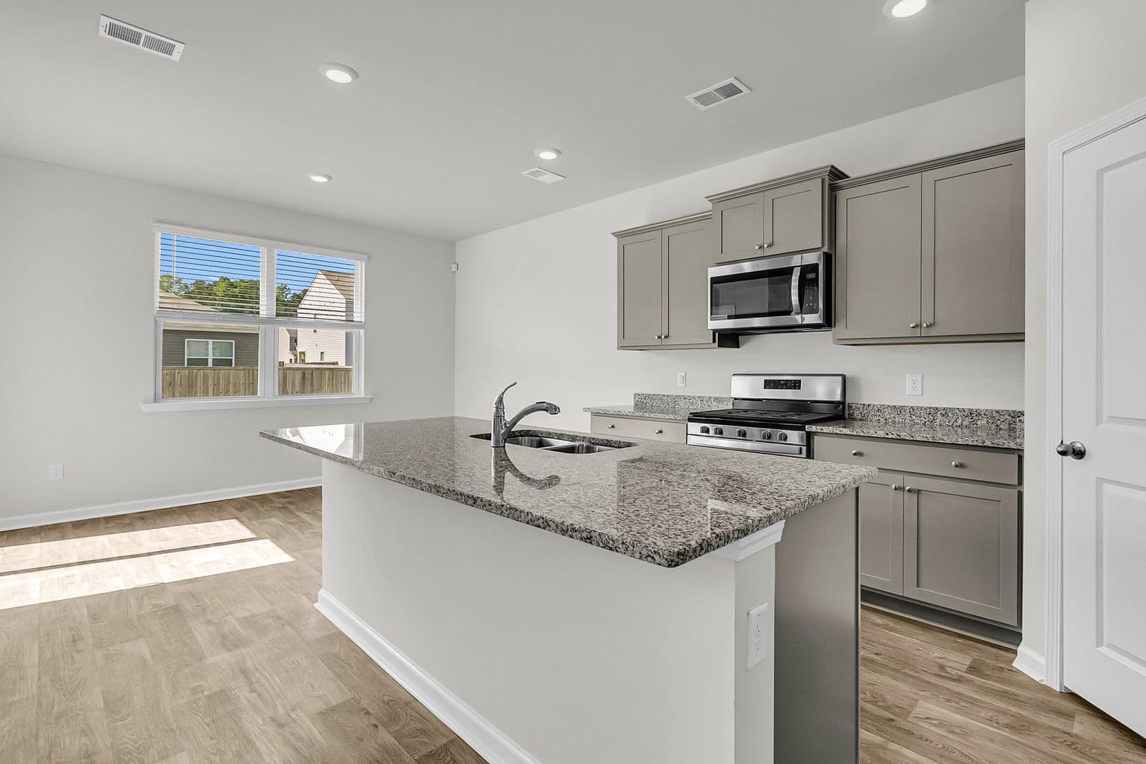 Summerville House: 509 Red Twig Rd