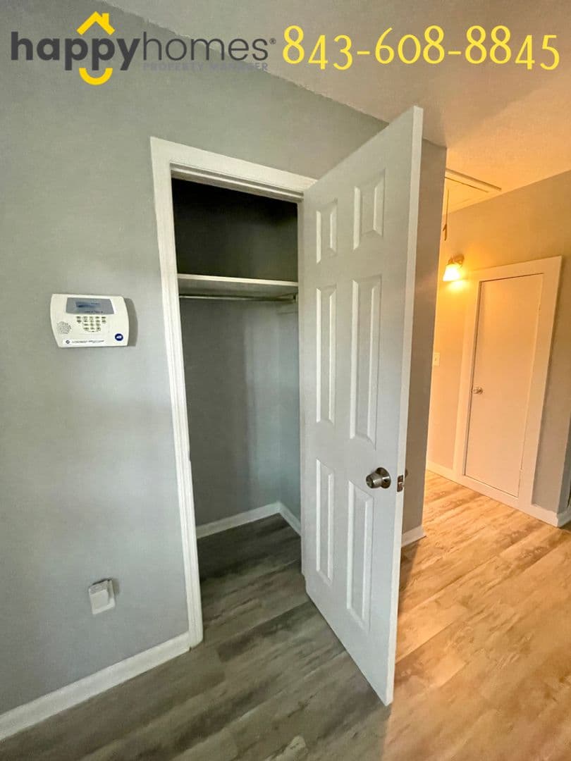 Charleston Apartment: 1559 Brookbank Avenue Unit A