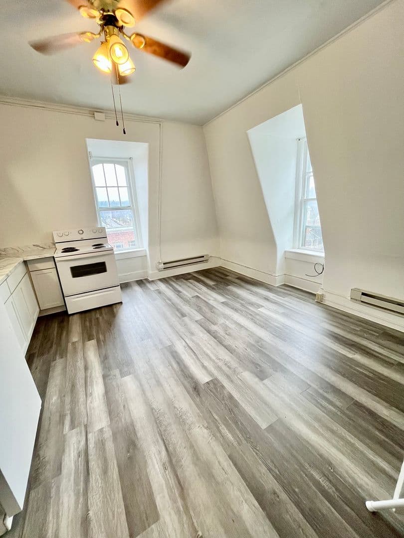 Bellefonte Apartment: 135-137 W Linn St