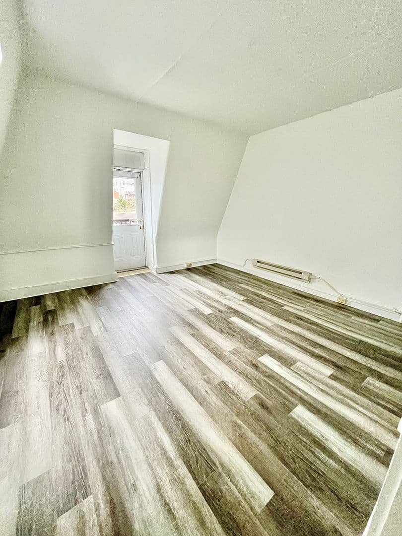 Bellefonte Apartment: 135-137 W Linn St