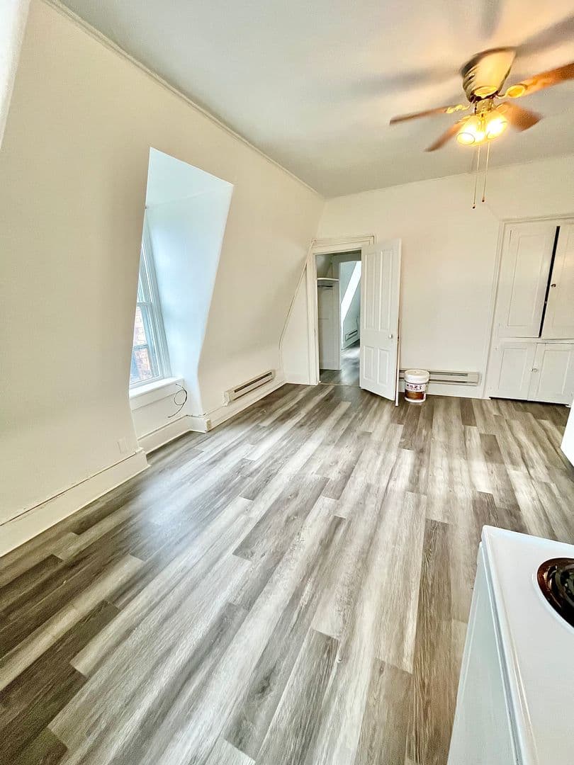 Bellefonte Apartment: 135-137 W Linn St