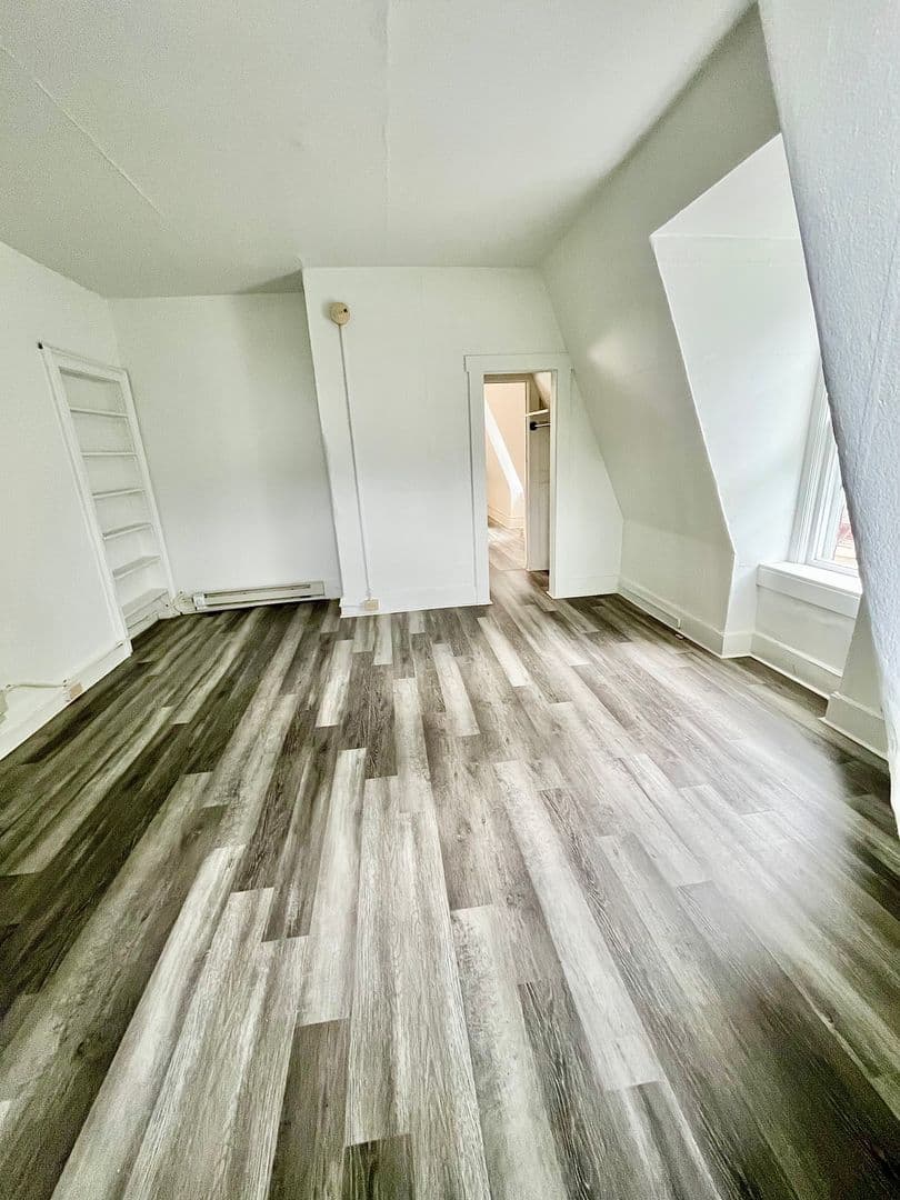Bellefonte Apartment: 135-137 W Linn St