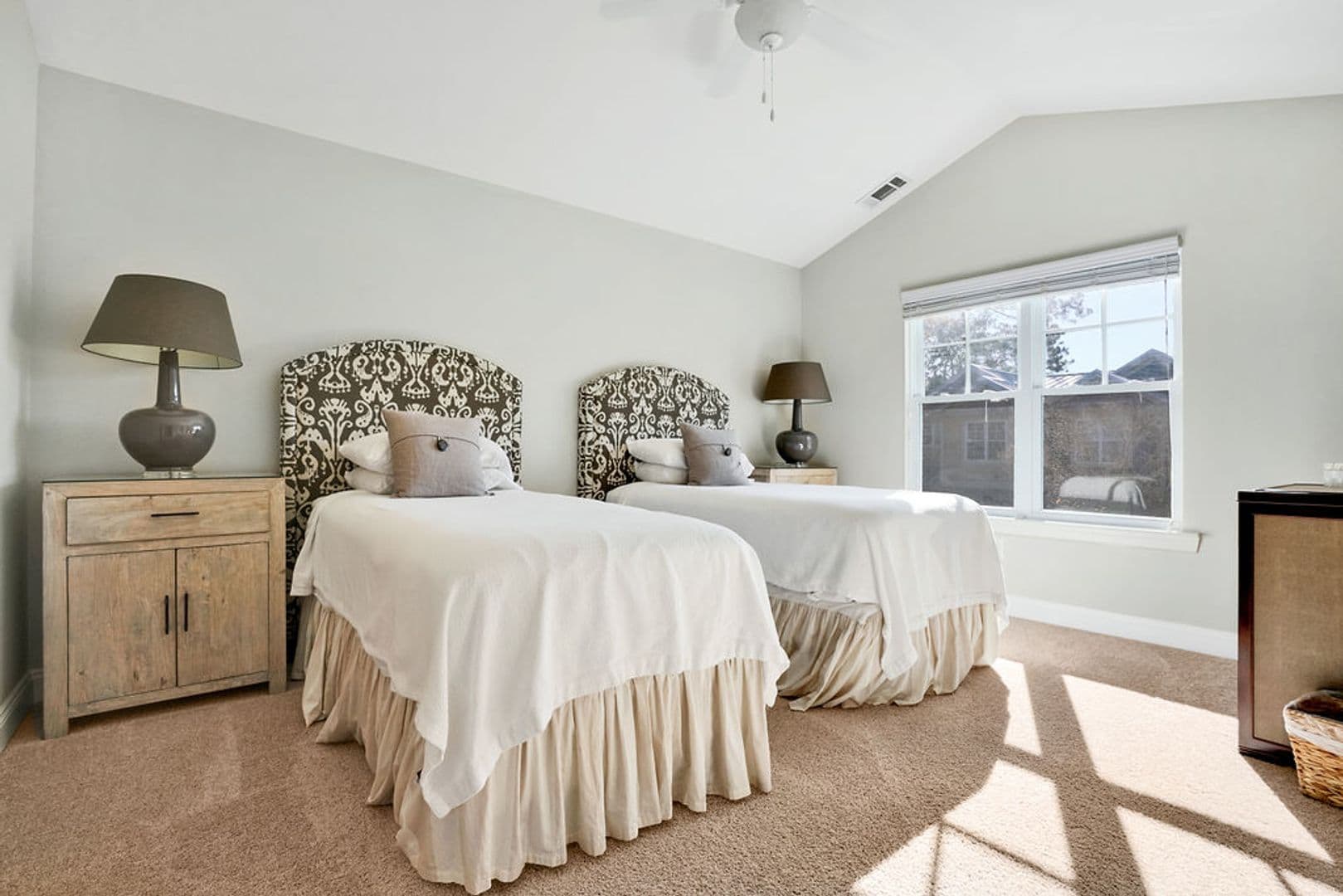 Wilmington House: 1639B Fallen Leaf Lane