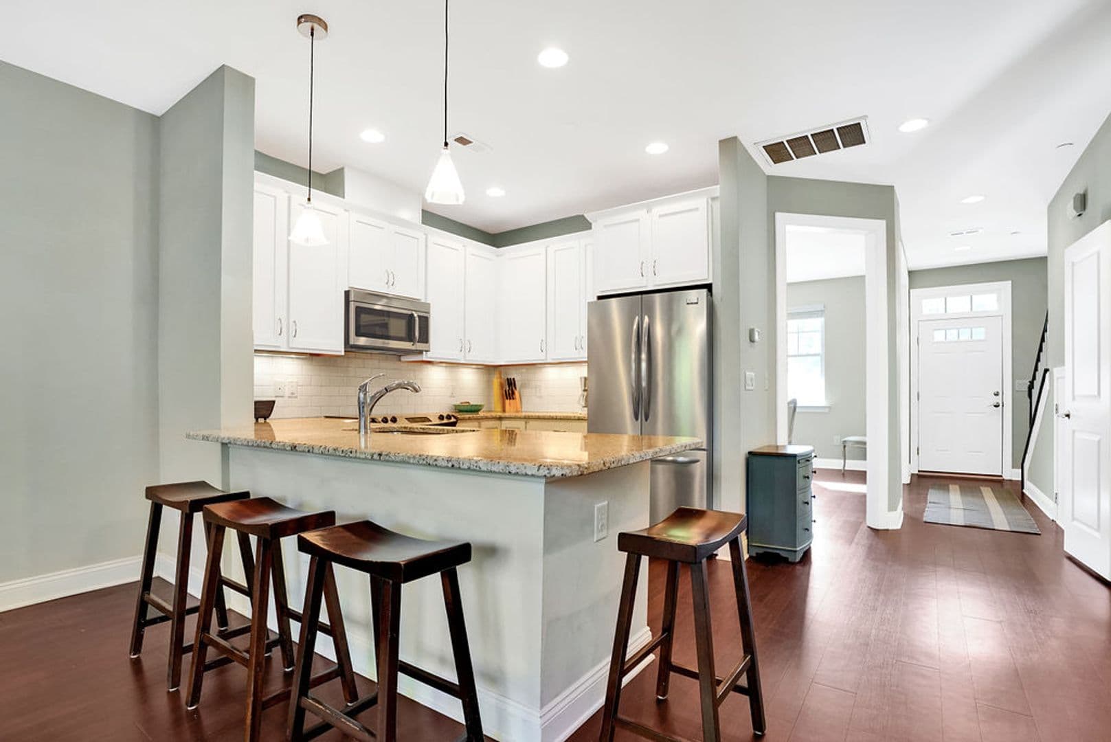 Wilmington House: 1639B Fallen Leaf Lane
