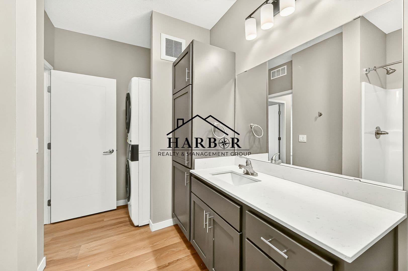 Kasson Apartment: 1401 4th Avenue Lane NE