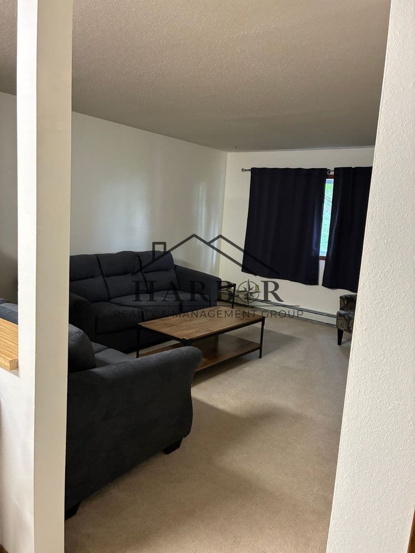 Lamberton Apartment: 200 10th Avenue East