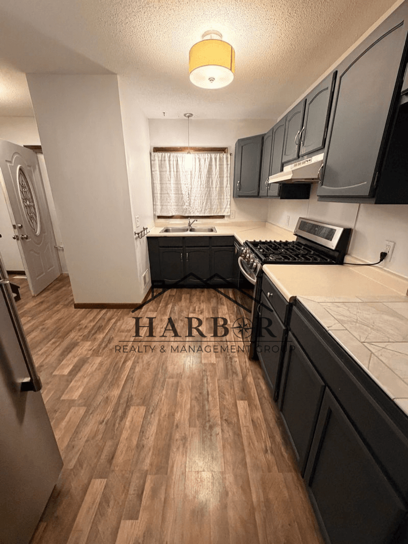 Owatonna House: 154 21st Street NW