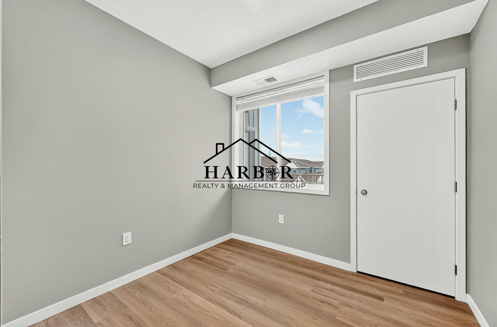 Kasson Apartment: 1401 4th Avenue Lane NE