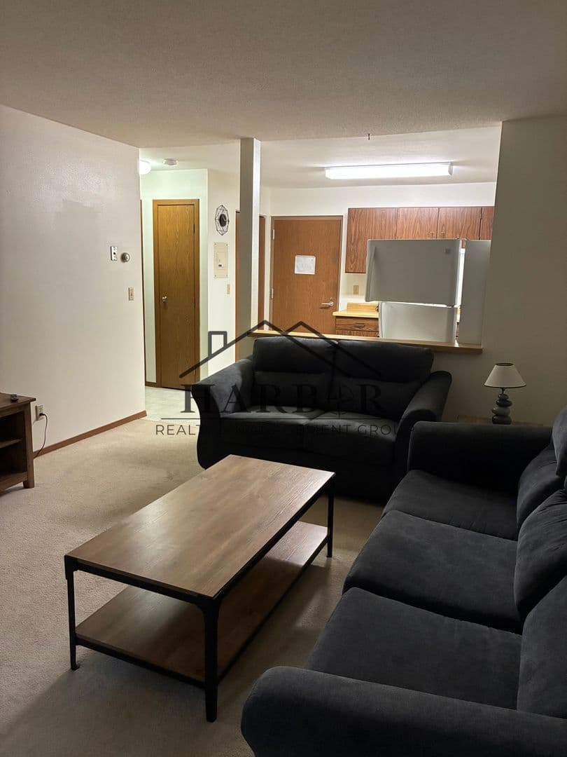 Lamberton Apartment: 200 10th Avenue East