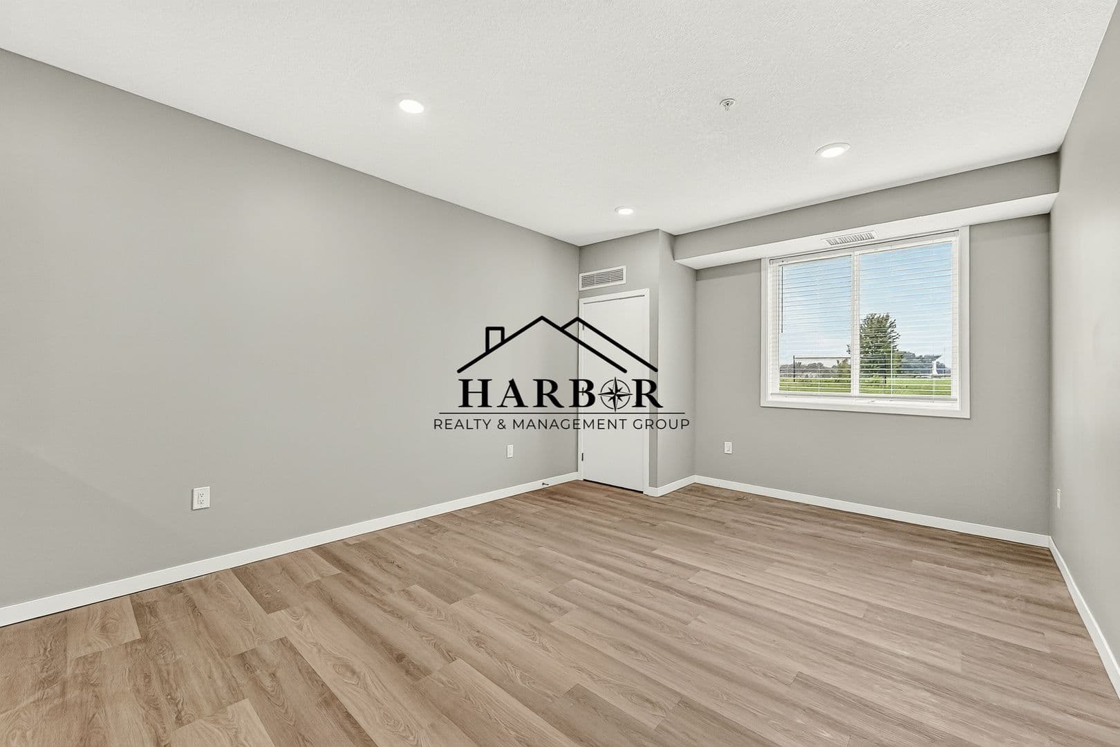 Kasson Apartment: 1401 4th Avenue Lane NE