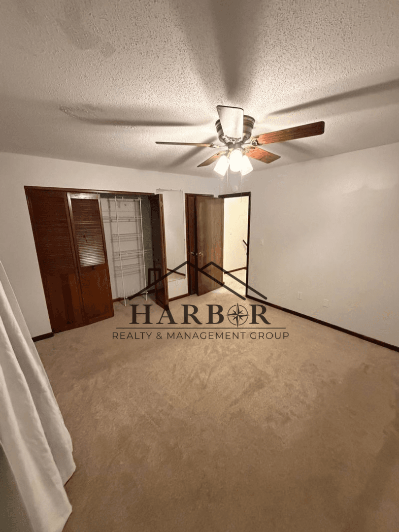 Owatonna House: 154 21st Street NW