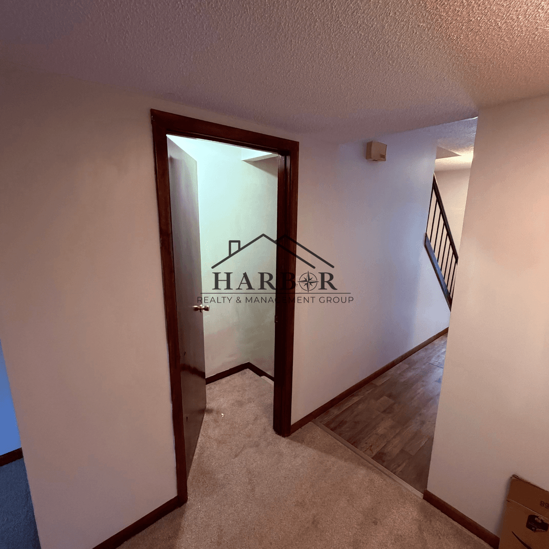 Owatonna House: 154 21st Street NW