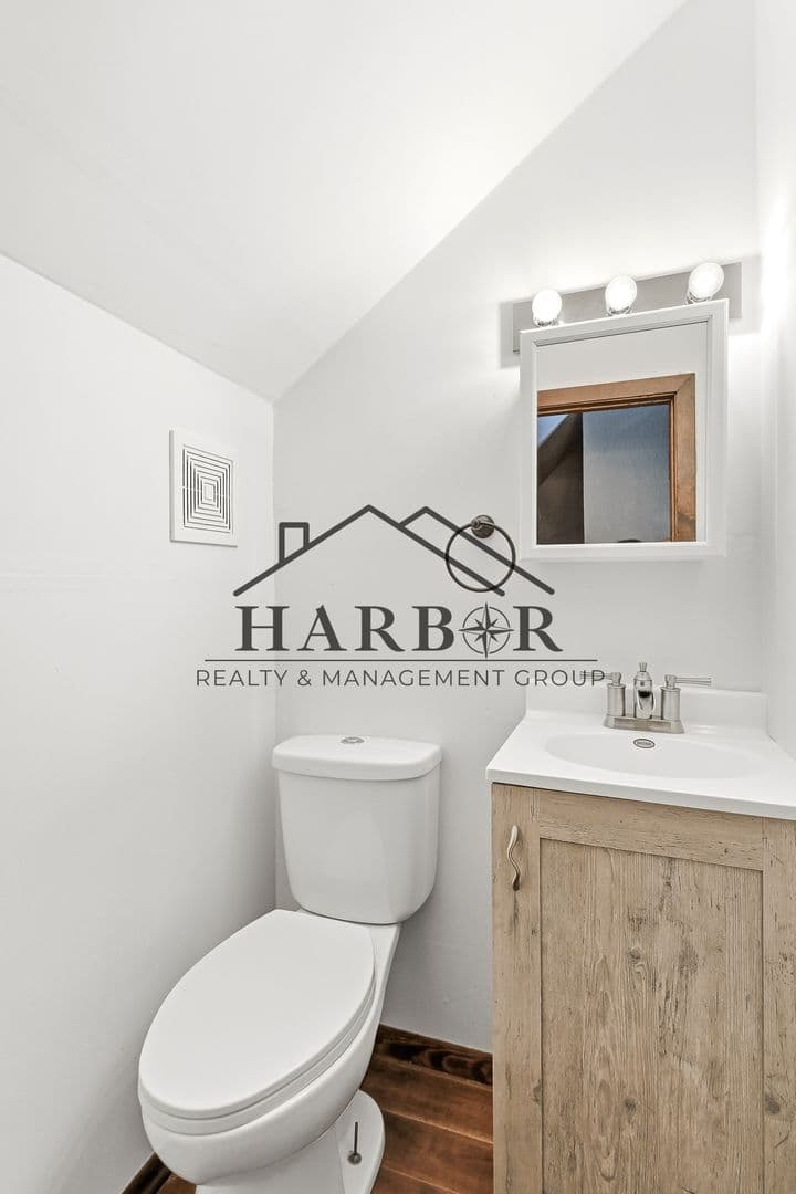 Rochester House: 228 8th Street NW