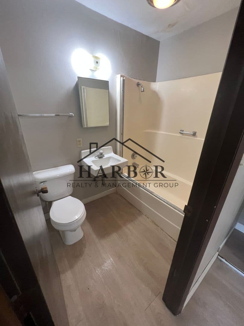 Austin Apartment: 900 14th Street NW