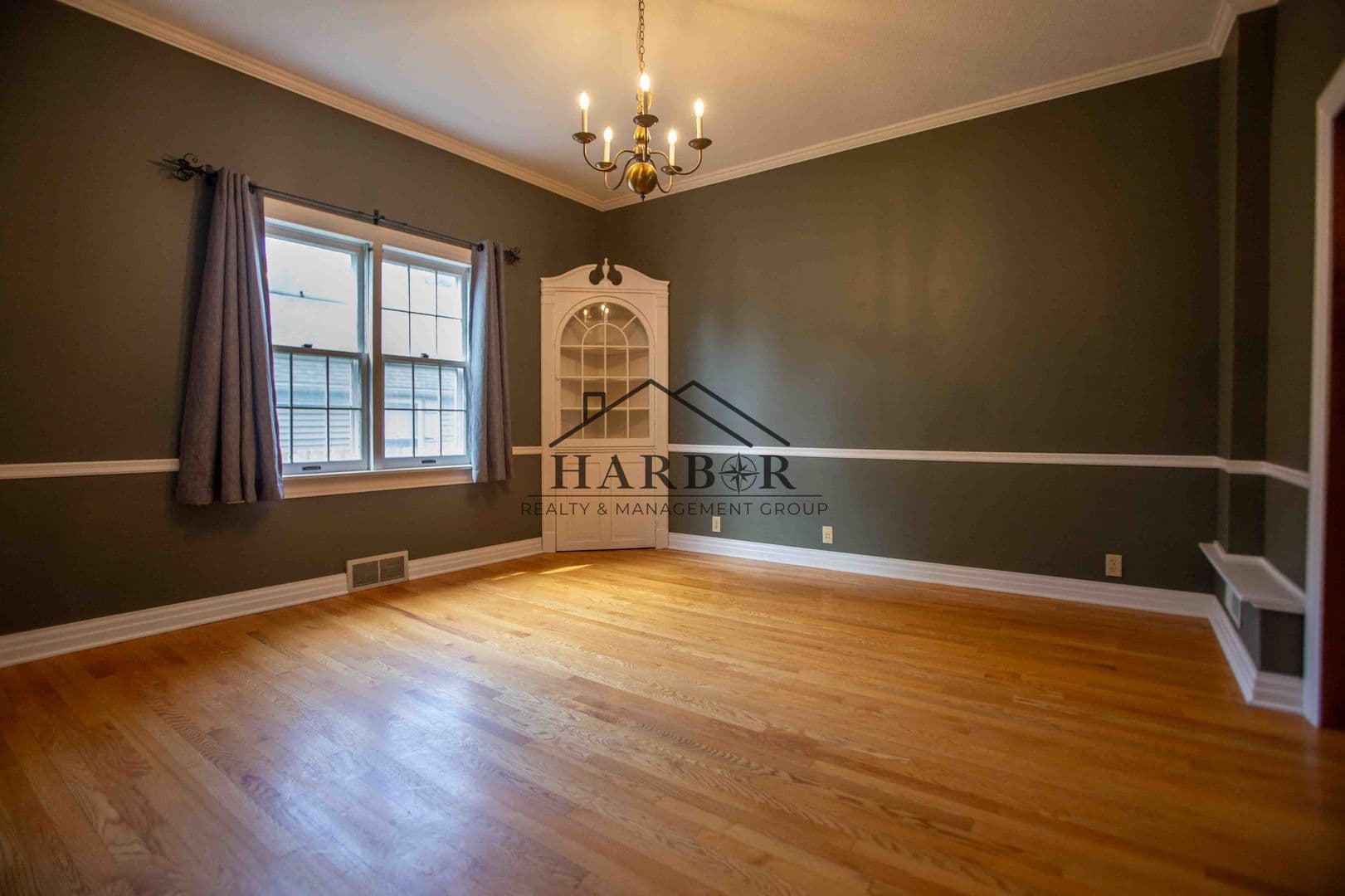Rochester House: 825 6th Avenue SW